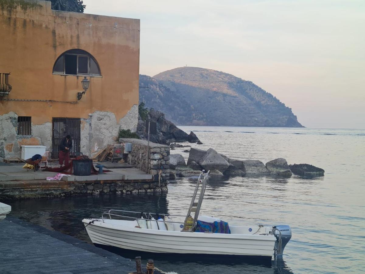 Апартаменты Lipari Centro Storico Flat 6 Mins From Port Экстерьер фото
